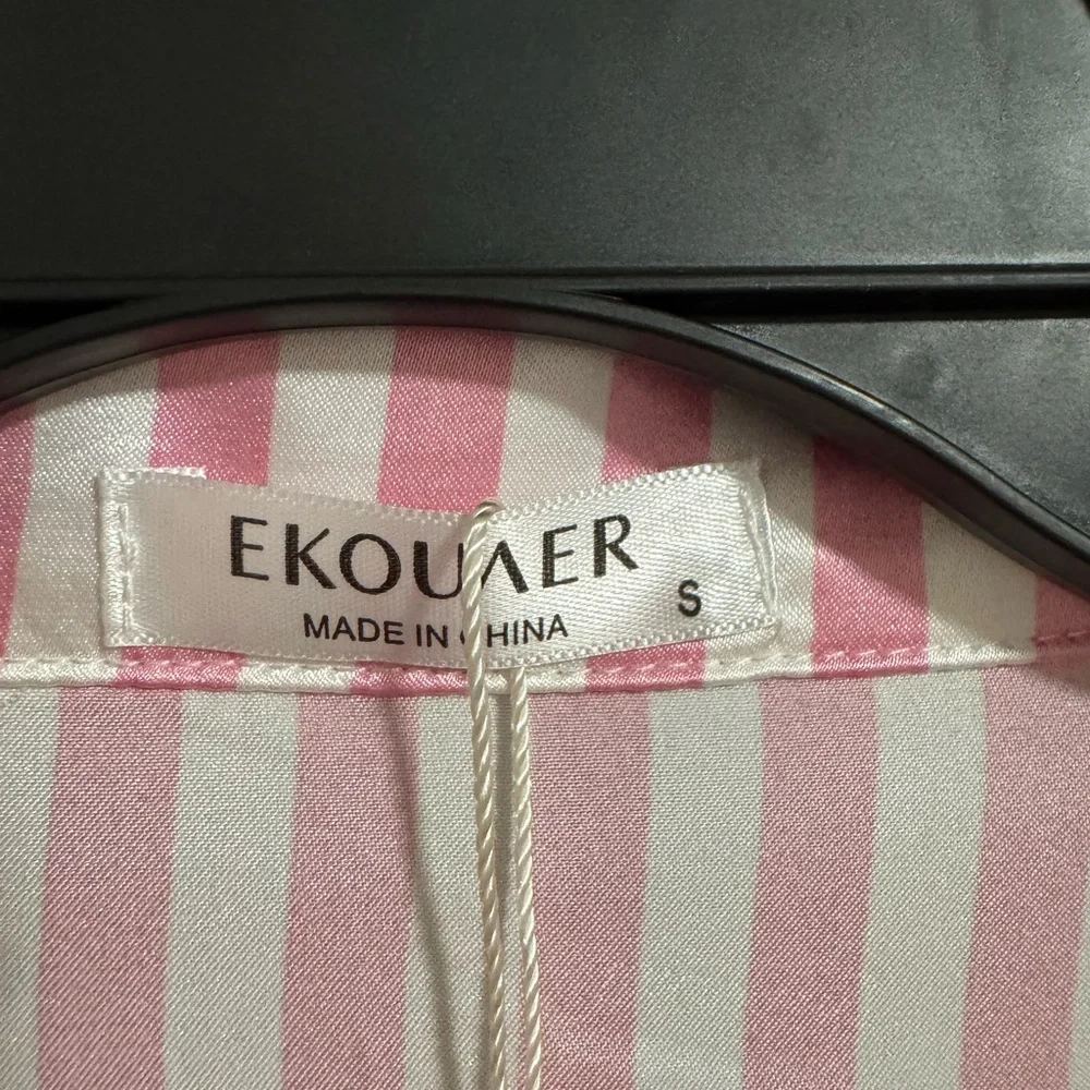 Elegant Pink Striped Women's Pajama Set - Picture 4 of 4